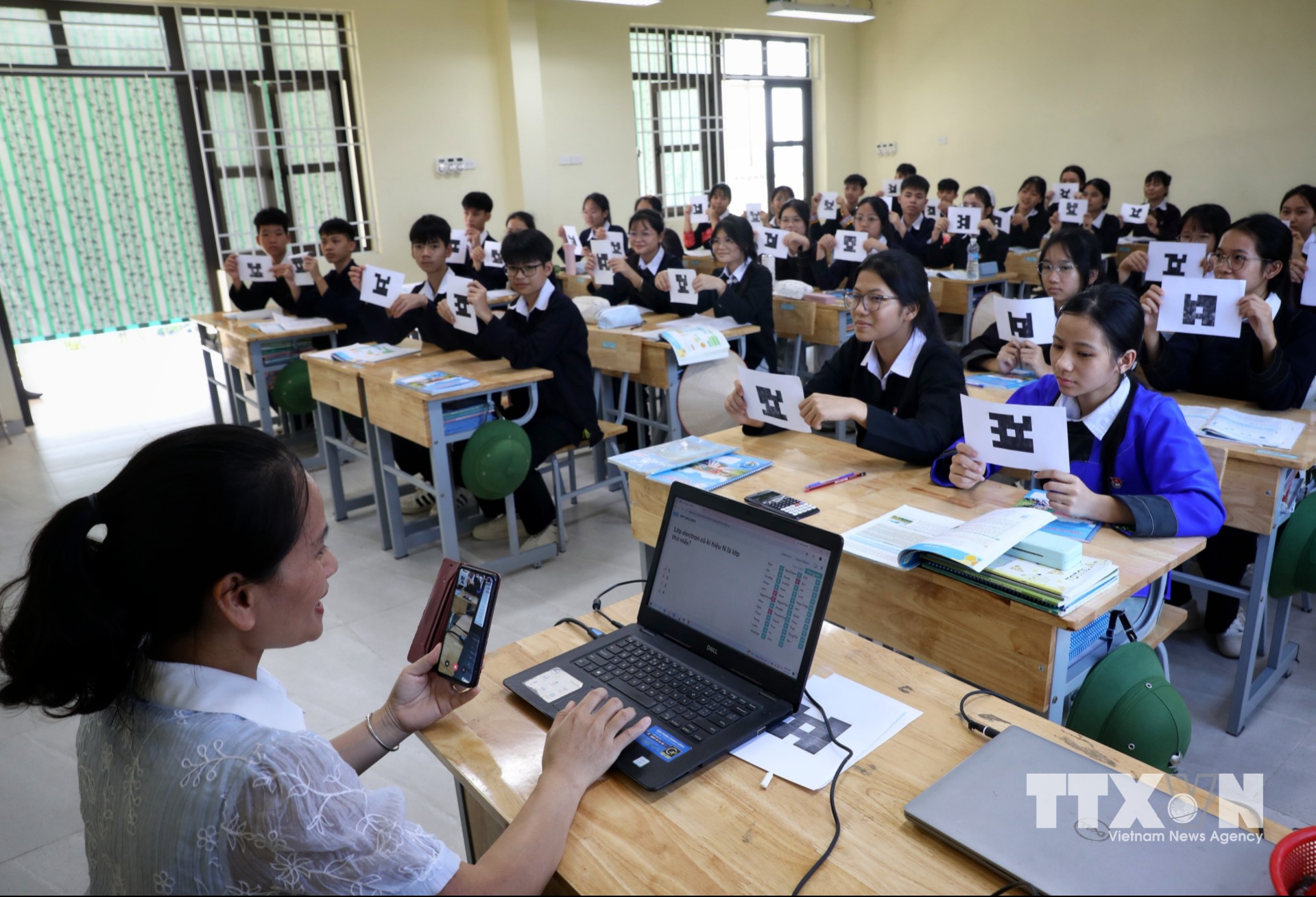 Các lớp học được trang bị nhiều thiết bị và kết nối trực tuyến. (Ảnh: Danh Lam/TTXVN)